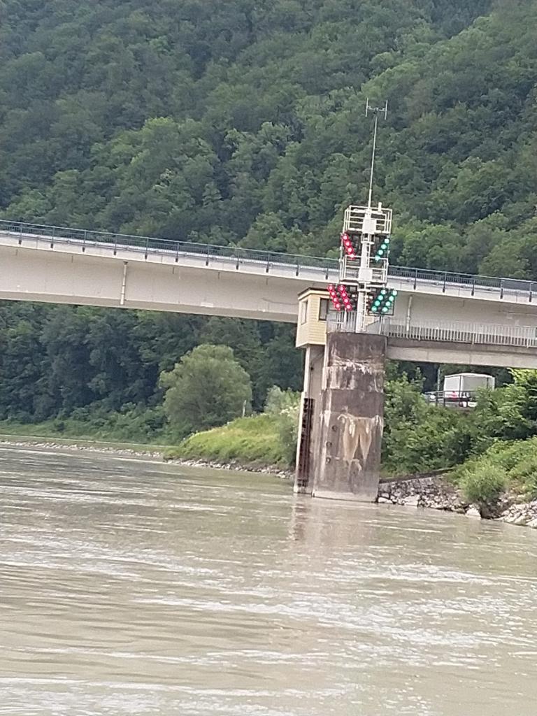 42bcf28c-8d89-469e-8da4-9faa301b621a